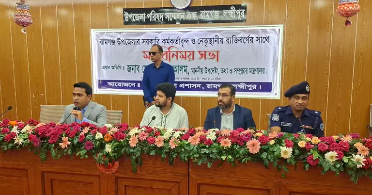 জুলাই শহিদ পরিবারের সঙ্গে সাক্ষাতে মাহফুজ আলম